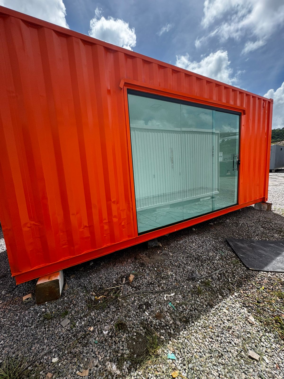 Container Stand de Vendas com Banheiro